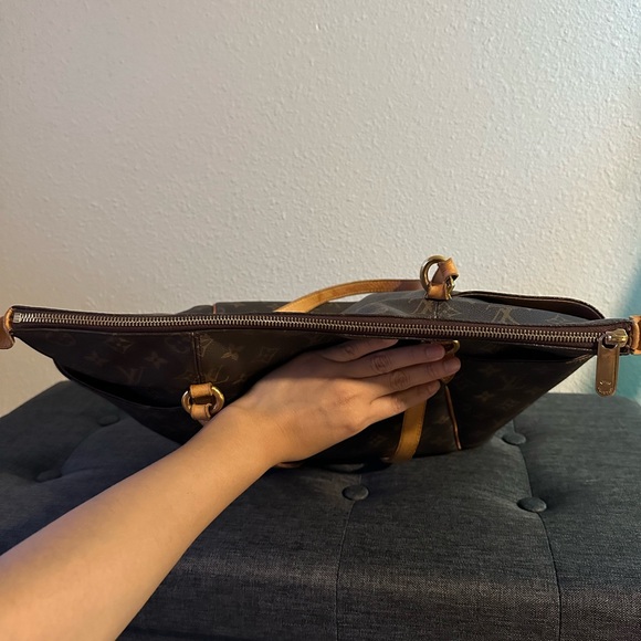 Louis Vuitton Totally MM - Picture 15 of 15